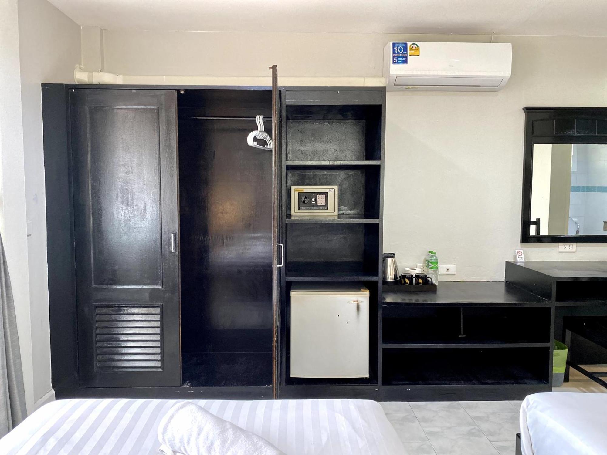 Beachwalk Minotel Patong Exterior photo