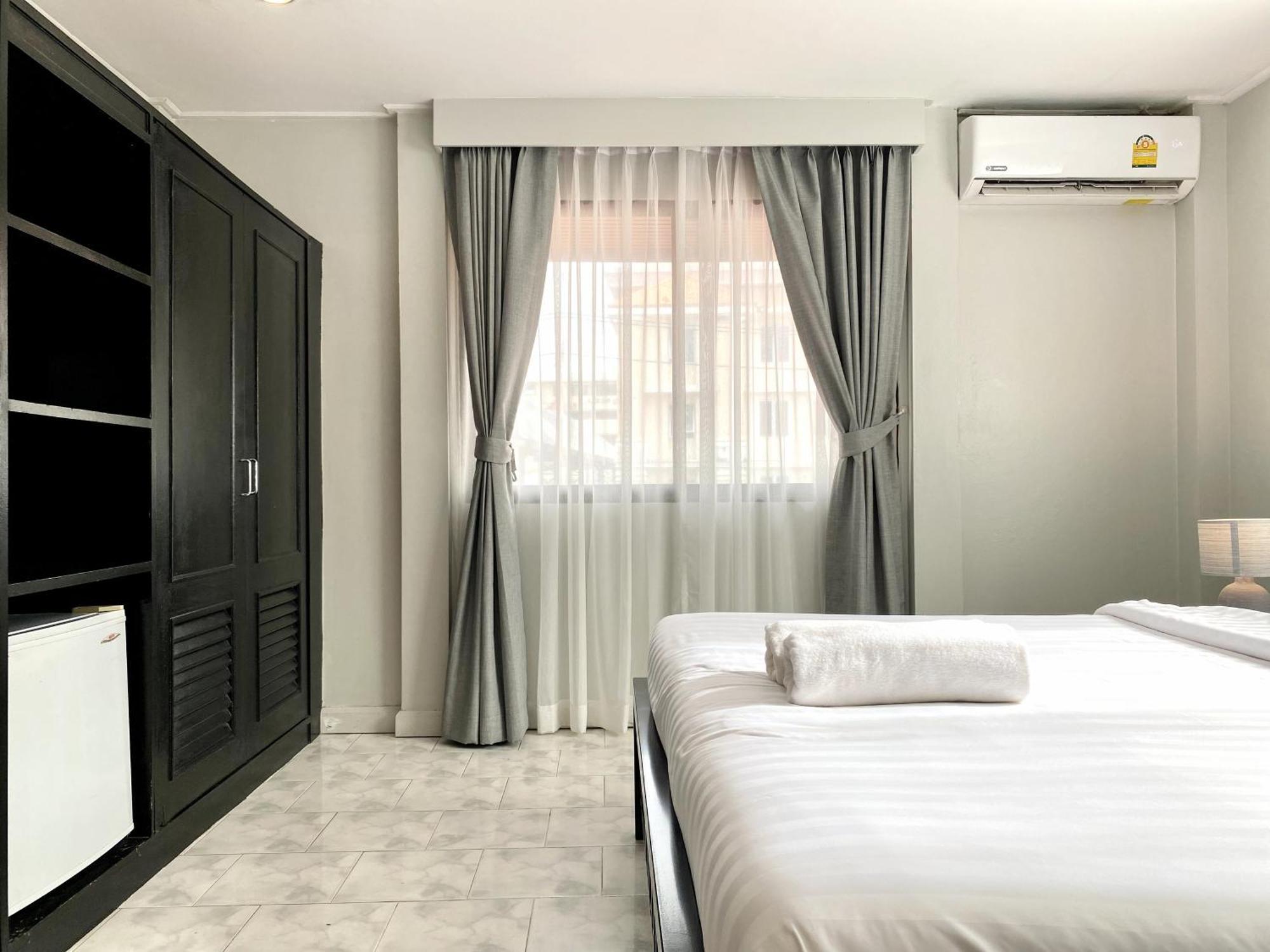 Beachwalk Minotel Patong Exterior photo
