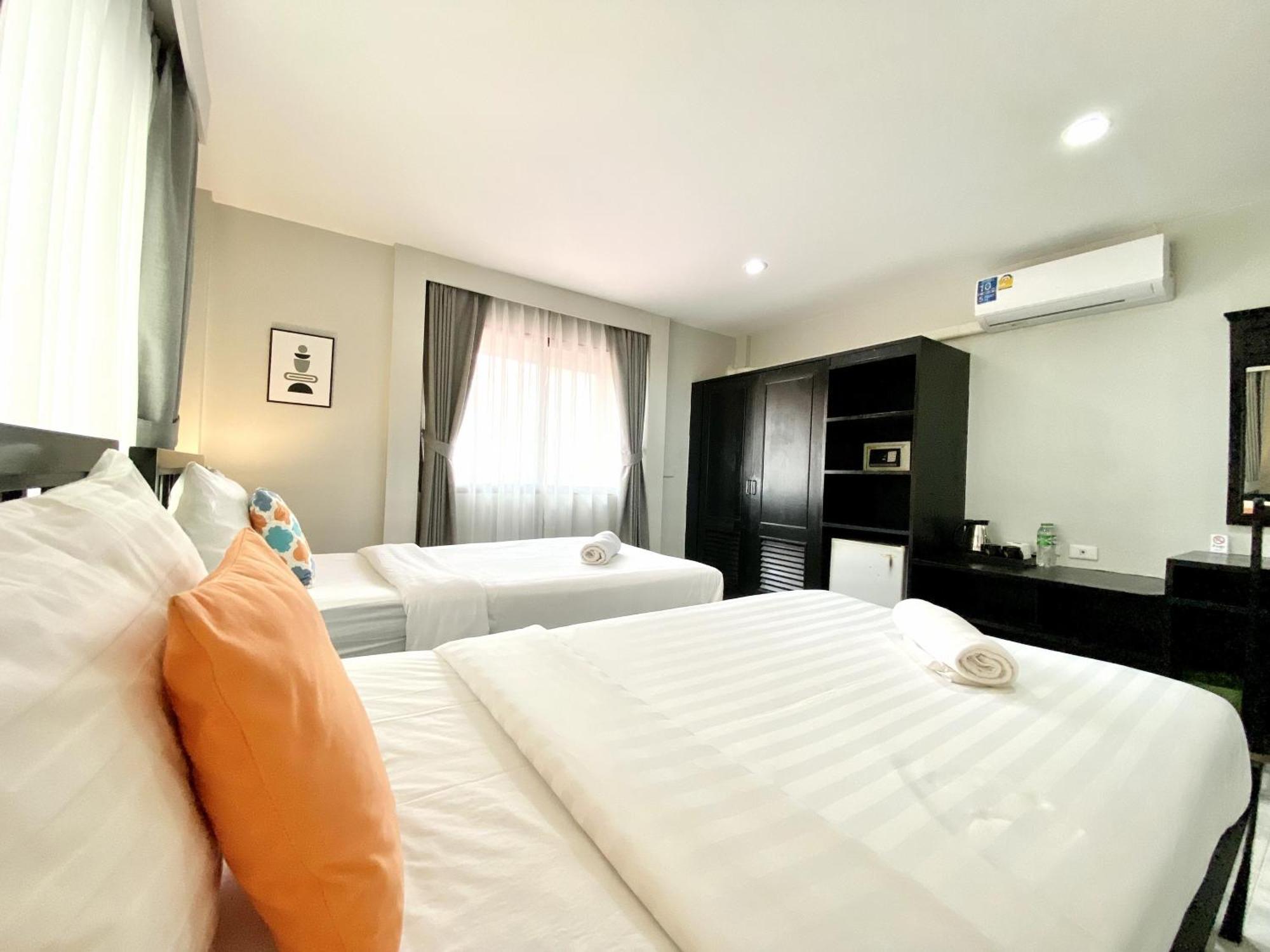 Beachwalk Minotel Patong Exterior photo