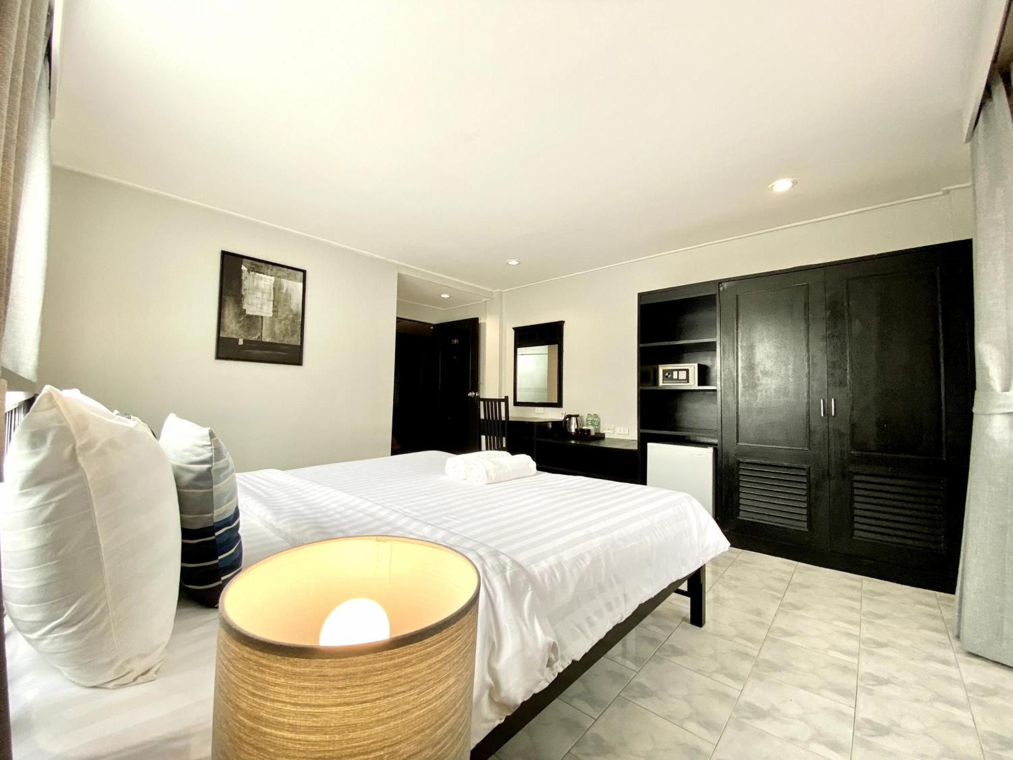 Beachwalk Minotel Patong Exterior photo